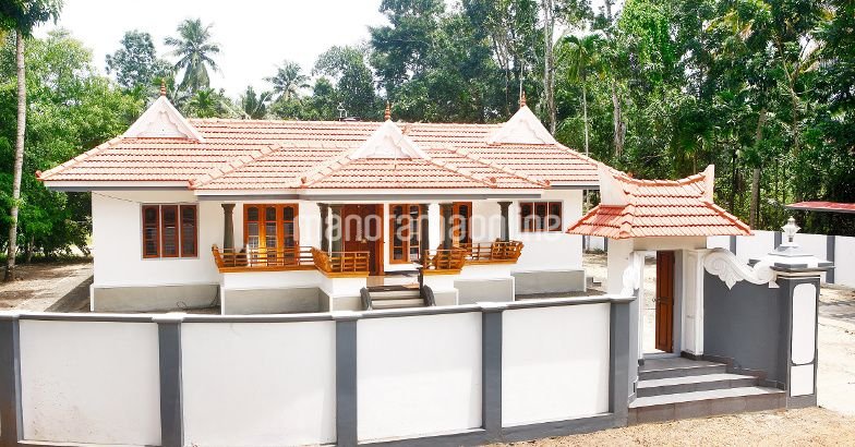 vasthu based designed nalukettu 1900 sqft at ochira