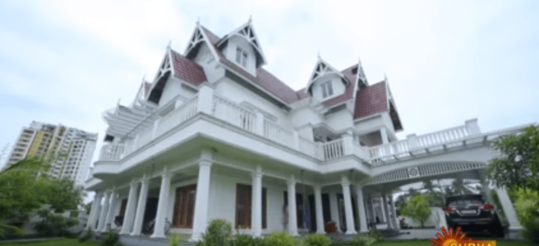 Padmaja Venugopal Luxury Home in Kochi