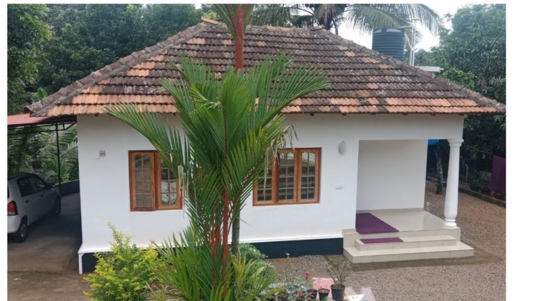 1200 Square Feet 3 Bedroom Kerala Traditional Style House in 14 Cent Land