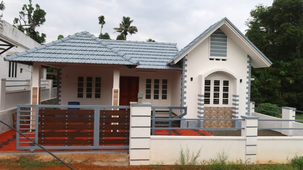 1500 Sq Ft 3BHK Traditional Style Slope Roof Type House at 6 Cent Plot