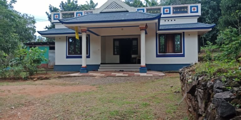 1300 Sq Ft 3BHK Traditional Style Single Floor House and Free Plan
