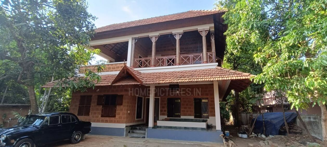 2900 Square Feet 4 Bedroom Traditional Style House