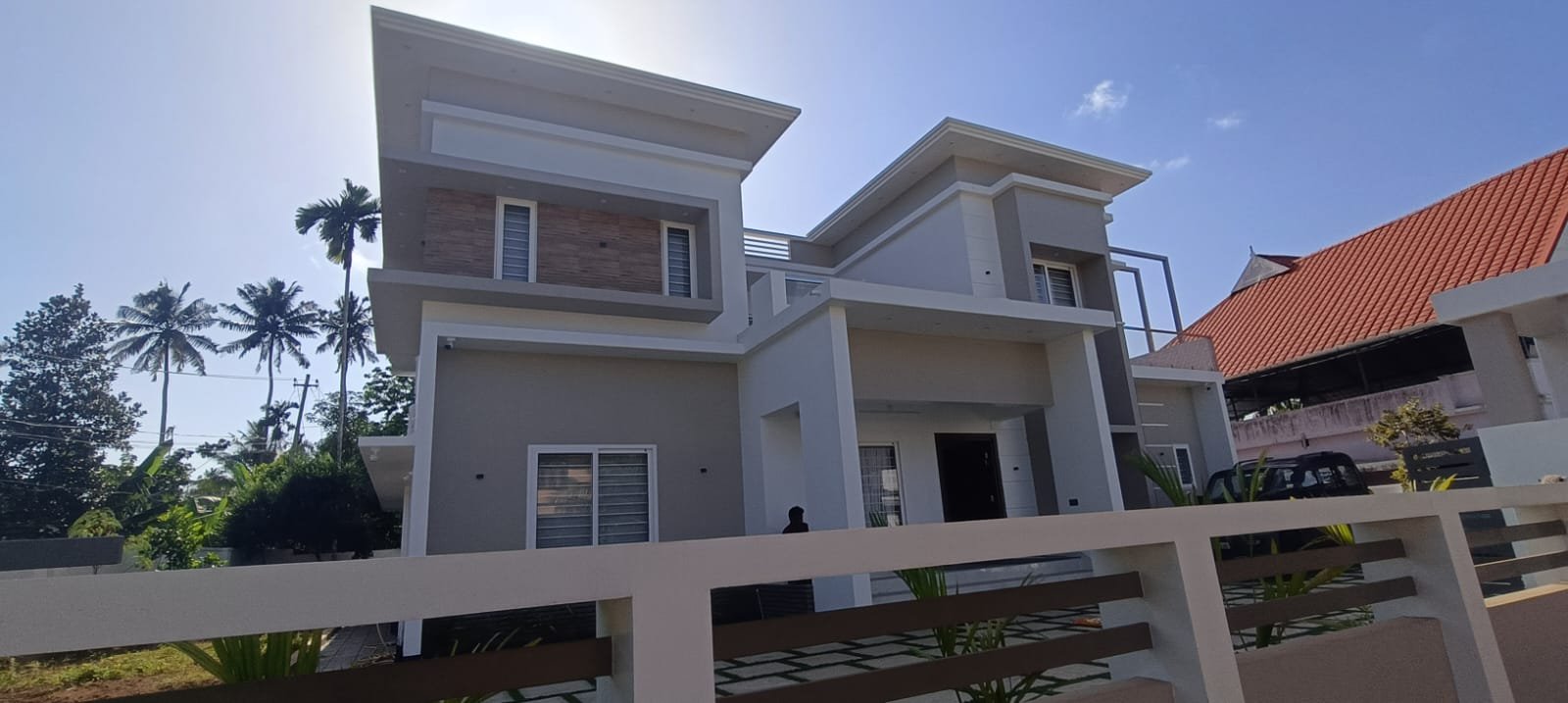 2096 sq ft contemporary house in Thrissur