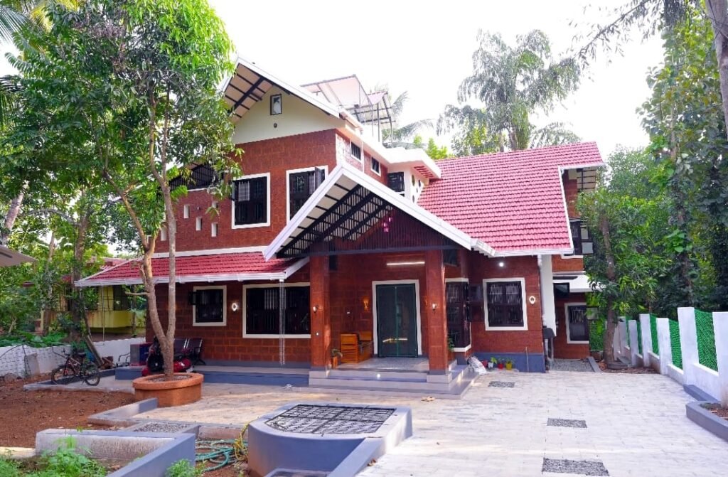 2500 SQ FT NATURE FRIENDLY HOUSE IN KERALA