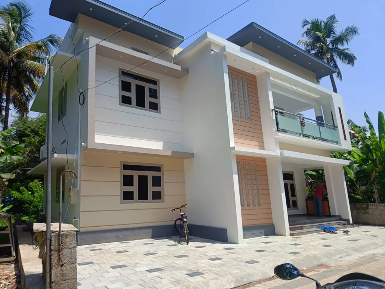 Contemporary style Double Floor Home in Arimpoor, Thrissur