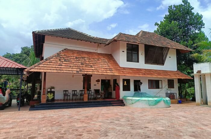 Pambadi Tharavadu